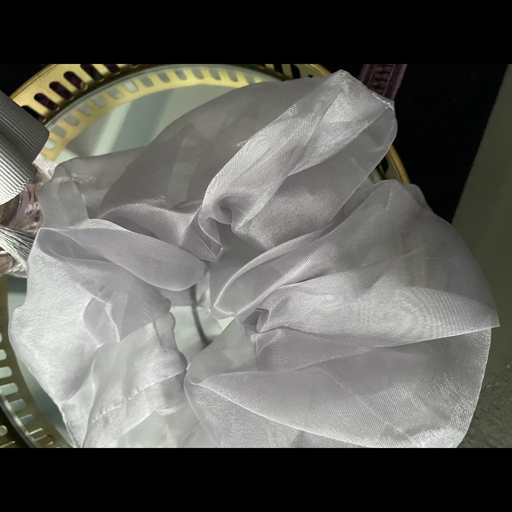 NEW Scrunchie - Picture 4 of 4
